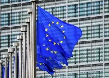 Comisia Europeana recomanda mai putine calatorii cu masina si avionul, in urma conflictului din Orientul Mijlociu