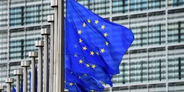 Comisia Europeana recomanda mai putine calatorii cu masina si avionul, in urma conflictului din Orientul Mijlociu