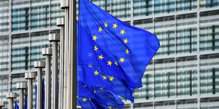 Comisia Europeana recomanda mai putine calatorii cu masina si avionul, in urma conflictului din Orientul Mijlociu