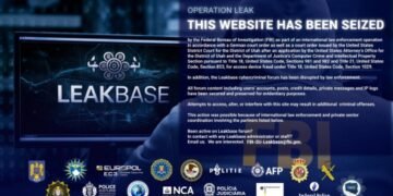 Operațiune internațională coordonată de FBI cu percheziții și în România: o platformă majoră de trafic cu parole și date furate a fost închisă