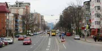 Alertă în cartierul Dacia din Iași! Un tânăr de 18 ani fără adăpost ar fi înjunghiat un bătrân