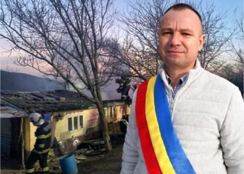 Ziua primar, noaptea pompier: Dan Horodoaba intervine din nou la Movileni și salvează o victimă din flăcări