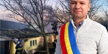 Ziua primar, noaptea pompier: Dan Horodoaba intervine din nou la Movileni și salvează o victimă din flăcări