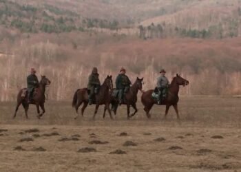 Alertă în Covasna! Desfășurare impresionantă de forțe după apariția unui bărbat misterios în pădure. Localnicii se tem că ar fi criminalul fugar Emil Gânj