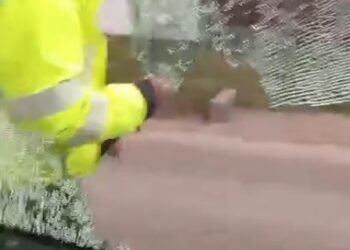 Botoșani | Șofer încătușat după ce nu a vrut să coboare din mașină: „Voi sunteti o Poliție comercială, nu vreau un contract cu voi!”