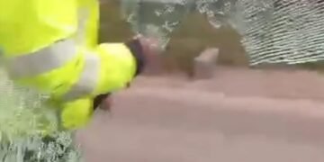 Botoșani | Șofer încătușat după ce nu a vrut să coboare din mașină: „Voi sunteti o Poliție comercială, nu vreau un contract cu voi!”