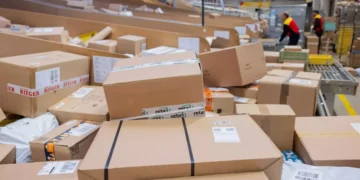 Lovitură pentru cumpărători: UE introduce comision pentru coletele din afara spațiului comunitar