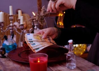 Înșelătorie prin magie: trei femei cercetate după un prejudiciu de 10.000 de euro