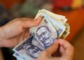 Ministrul Muncii a anunțat când intră pensiile în luna aprilie. Cu câte zile înainte de Paște?