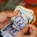 Ministrul Muncii a anunțat când intră pensiile în luna aprilie. Cu câte zile înainte de Paște?