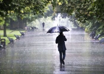 ANM avertizează: intensificări ale vântului și ploi în aproape toată țara, ninsori la munte