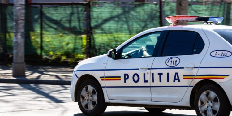 Haos pe străzile din Adjud: patru tineri reținuți după o bătaie care a lăsat cinci răniți și un autoturism distrus
