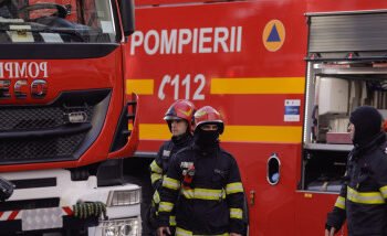 Incendiu la o casă de locuit, în municipiul Iași, zona Podu de Piatră