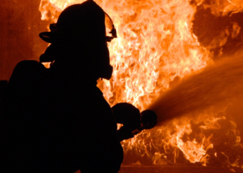 Aproximativ 400 de persoane au fost evacuate după ce un incendiu a izbucnit într-un hotel de cinci stele din Paris