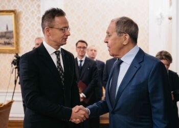 Ministrul de externe al Ungariei recunoaşte că poartă discuţii cu Rusia înainte şi după reuniunile UE