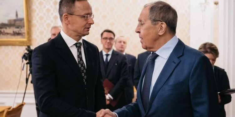 Ministrul de externe al Ungariei recunoaşte că poartă discuţii cu Rusia înainte şi după reuniunile UE