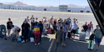 Noi zboruri anunțate pentru repatrierea românilor din Dubai. Nemulțumiri ale oamenilor prinși în conflictul din Orientul Mijlociu despre modul în care se mișcă autoritățile