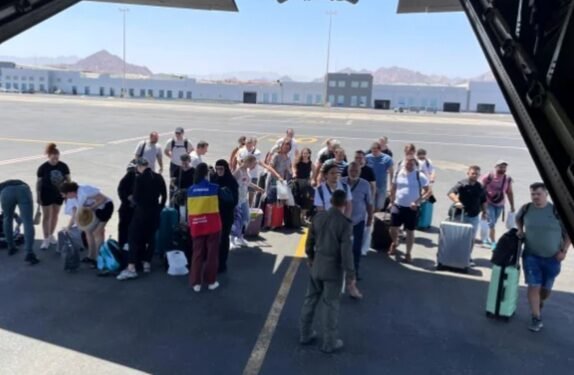 Noi zboruri anunțate pentru repatrierea românilor din Dubai. Nemulțumiri ale oamenilor prinși în conflictul din Orientul Mijlociu despre modul în care se mișcă autoritățile