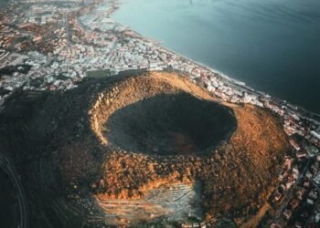 Un cutremur puternic a zguduit Italia, aprinzând un vulcan periculos