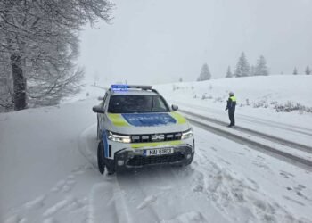 Iarnă în forță în plină primăvară! Drumuri acoperite de zăpadă și avertisment urgent pentru șoferi – unde s-a depus deja strat de 35 cm