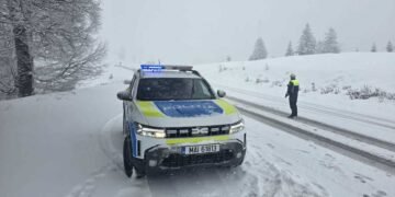 Iarnă în forță în plină primăvară! Drumuri acoperite de zăpadă și avertisment urgent pentru șoferi – unde s-a depus deja strat de 35 cm