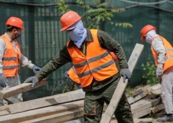 Guvernul anunță noi măsuri pentru muncitorii străini: simplificare administrativă și reguli stricte