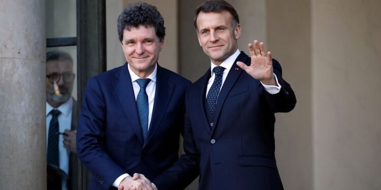 Emmanuel Macron ar urma să vină în România la începutul lunii mai