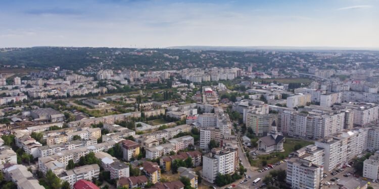 Războiul pentru un loc de parcare: cum a devenit parcarea de reședință simbol de influență în Iași