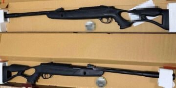 Arme trimise prin curier depistate pe Aeroporturile Cluj și Otopeni