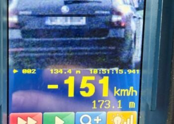 Prins ca-n filme! Șofer de 33 de ani, „zburat” cu 151 km/h pe DJ 282: poliția i-a luat permisul pe loc