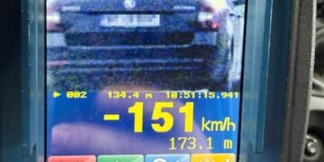 Prins ca-n filme! Șofer de 33 de ani, „zburat” cu 151 km/h pe DJ 282: poliția i-a luat permisul pe loc