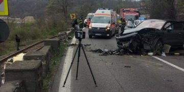 Accident între două autoturisme pe DN7, în zona Tuțulești: o femeie însărcinată a murit la spital