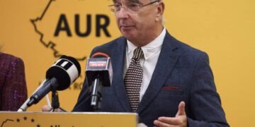 Petrișor Peiu, liderul senatorilor AUR: „Guvernul trebuie sa cadă pentru ca are trei trimestre de scădere economică și pentru că a dus inflația la 10%, nu pentru că s-a certat Grindeanu cu Bolojan!”