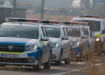 Bătaie violentă în plină stradă, la Coarnele Caprei: doi bărbați au fost arestați după ce au lăsat un om de 48 de ani la pământ