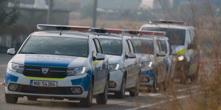 Bătaie violentă în plină stradă, la Coarnele Caprei: doi bărbați au fost arestați după ce au lăsat un om de 48 de ani la pământ