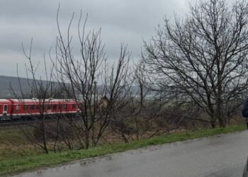 Razie la trecerile de cale ferată din Iași: șofer prins trecând pe roșu și altul depășind coloana, printre zecile de sancțiuni aplicate de polițiști