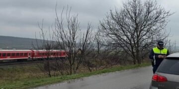 Razie la trecerile de cale ferată din Iași: șofer prins trecând pe roșu și altul depășind coloana, printre zecile de sancțiuni aplicate de polițiști