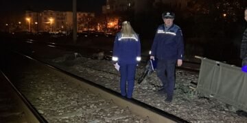 Un tânăr de 18 ani și-a pierdut viața după ce s-a aruncat în fața trenului Bucuresti-Iasi