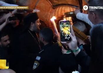 Lumina Sfântă ajunge în această seară la Iași: ora la care va fi primită la Mitropolie