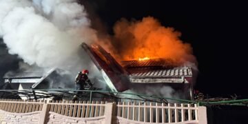 Bacău | Un preot din Onești și-a pierdut viața într-un incendiu provocat de o lumânare uitată aprinsă