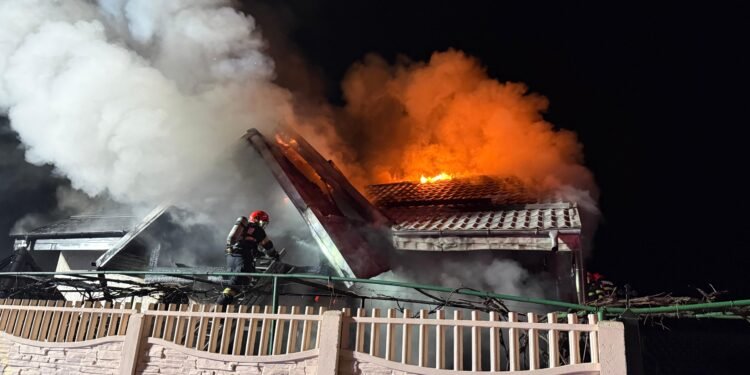 Bacău | Un preot din Onești și-a pierdut viața într-un incendiu provocat de o lumânare uitată aprinsă