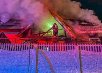 Preot găsit carbonizat după un incendiu puternic izbucnit într-o locuință din Onești