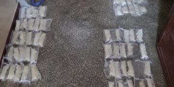 Vrancea | 8 kilograme de substanțe psihoactive descoperite de polițiști în urma unor percheziții