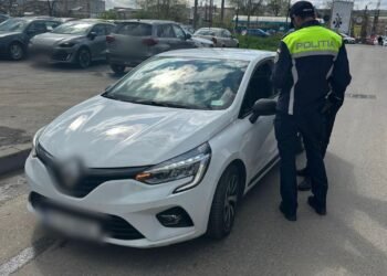 8 șoferi din Iași au rămas ieri fără permise de conducere după o acțiune a Poliției la nivel cu calea ferată. 3 dintre ei nu au oprit nici atunci când barierele erau coborâte