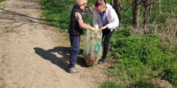 „Iași Mai Verde”: campanie de ecologizare a județului. 125 de voluntari au curățat comuna Bălțați