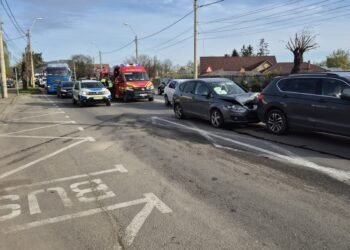 Coliziune între 3 autoturisme în Piatra Neamț