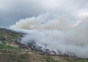 Iași | RO ALERT emis în trei comune după un incendiu izbucnit la groapa de gunoi din localitatea Țuțora.