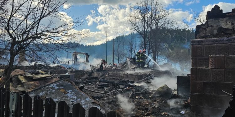 Vrancea | 32 gospodării afectate în urma incendiului din comuna Soveja
