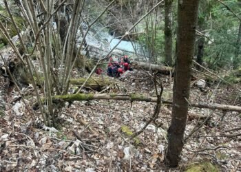 Neamț | Bărbat salvat după ce a căzut într-o prăpastie în Bicaz Chei