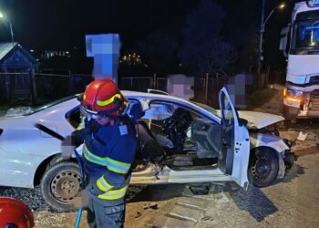 Impact devastator la Vatra Dornei, în toiul nopții: trei tineri răniți, unul în comă după coliziunea cu un autotren